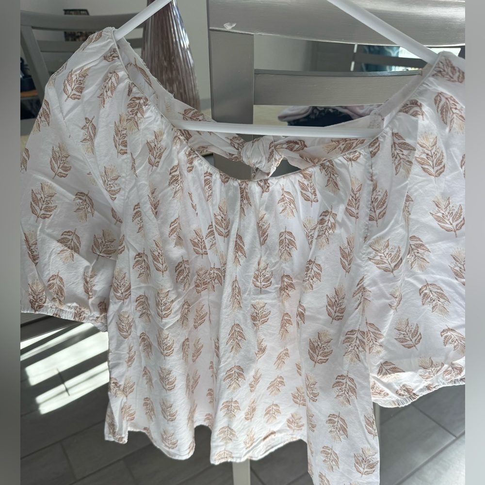 Womens White & Tan Top